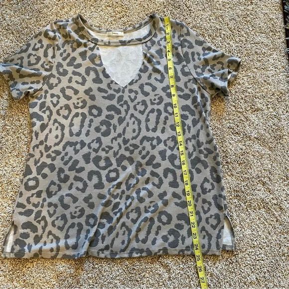 Women’s Small Animal Print Keyhole Shirt​​ - Picture 7 of 7